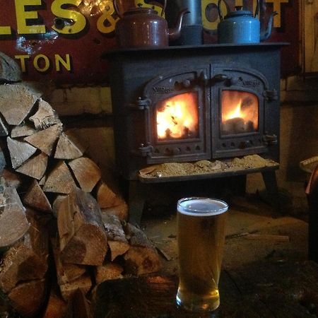 The Nags Head Inn Abercych Eksteriør billede